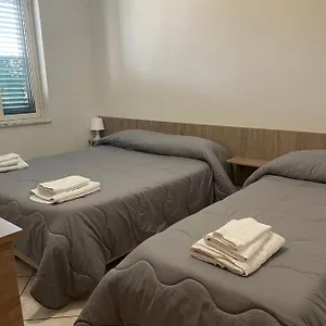 Airport Tourist's House Guest house